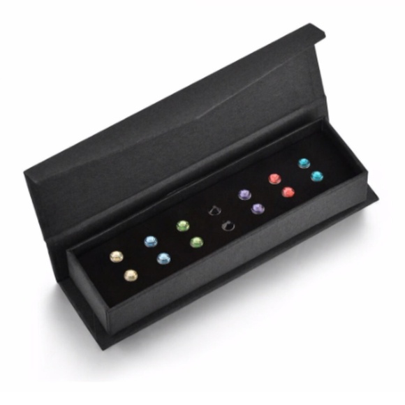 7 Day Stud set made with Swarovski Crystals - includes Gift Box - Picture 1 of 1